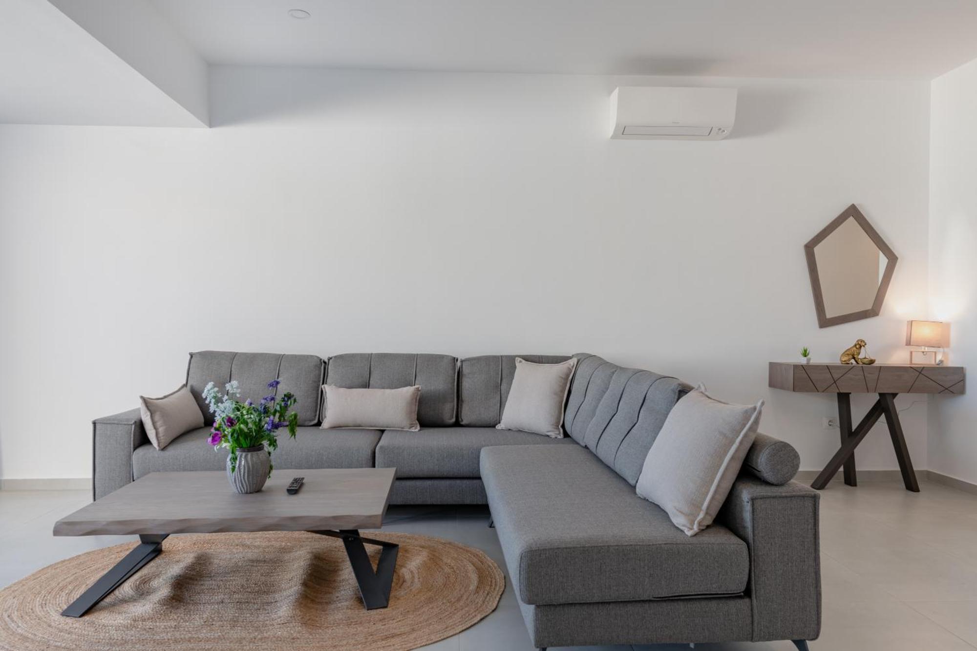 Swans Luxury Homes Коммено Номер фото